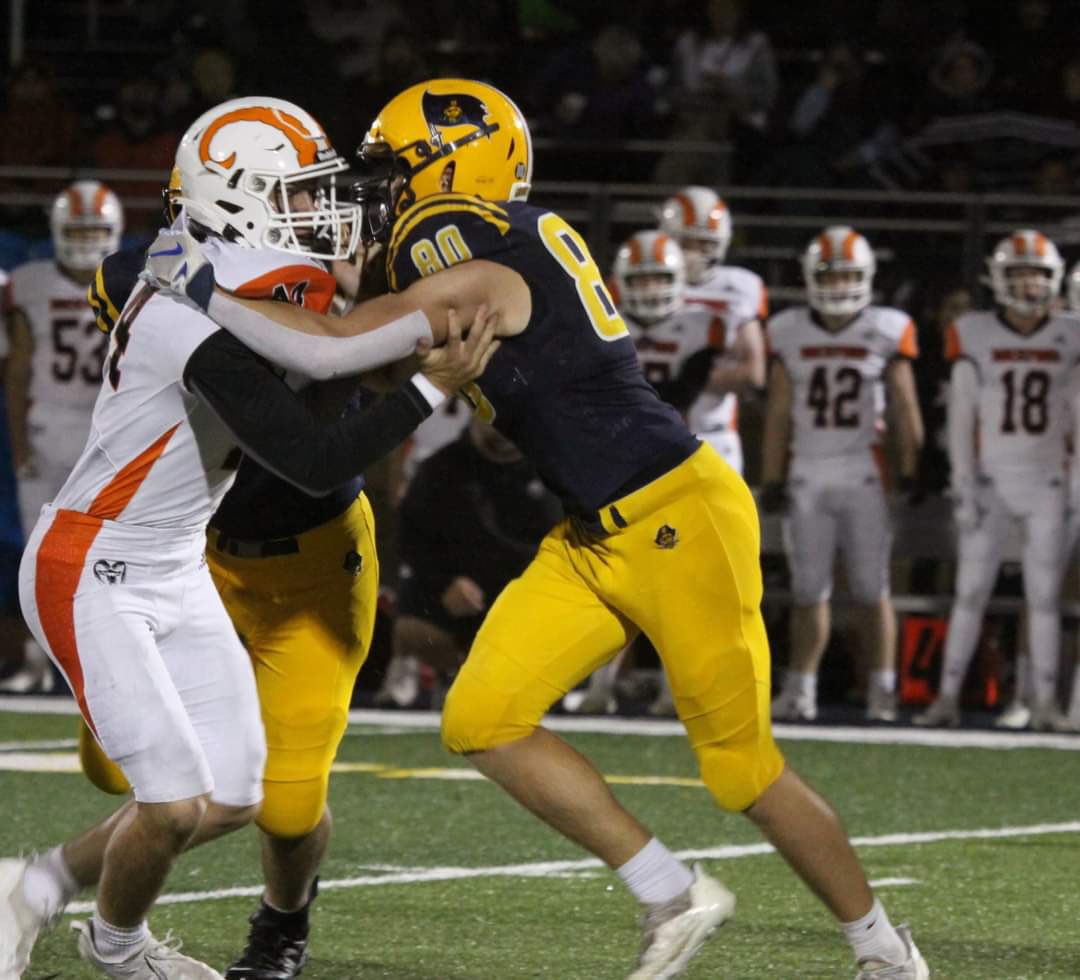 nate_boehnke's tweet photo. Thank you Grand Haven Football @mikefarley3624 @ghhsbucs https://t.co/GUWxxFr1Yo