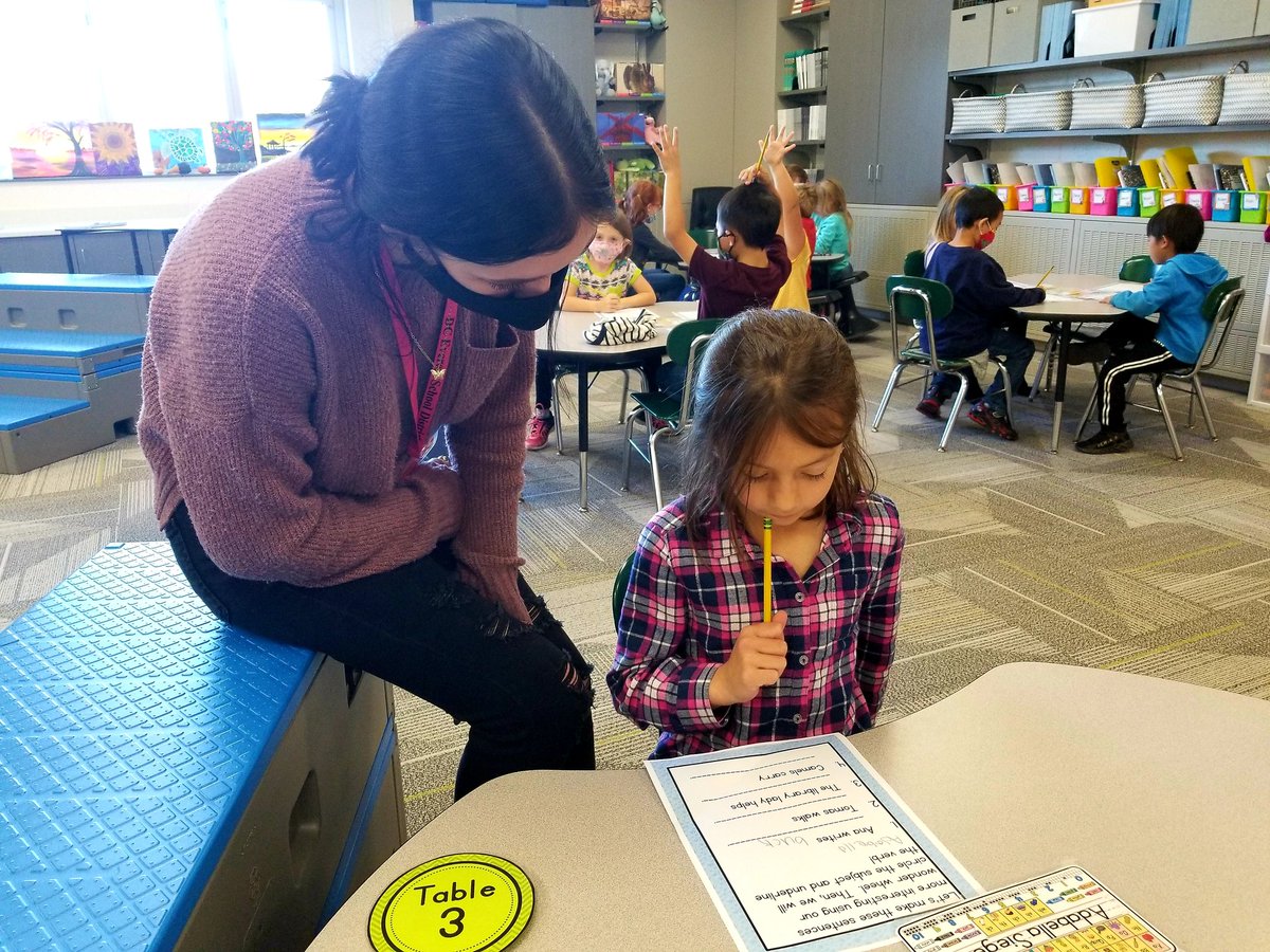 LynnBurzinski's tweet image. It's such a blessing to be able to work with and mentor students at the high school and college level! Our future is looking bright with these two! Miss Angel is part of the Teachers Change Lives class. Mr. Kirsch is our 1st grade intern. #EverestPride #WestonPride