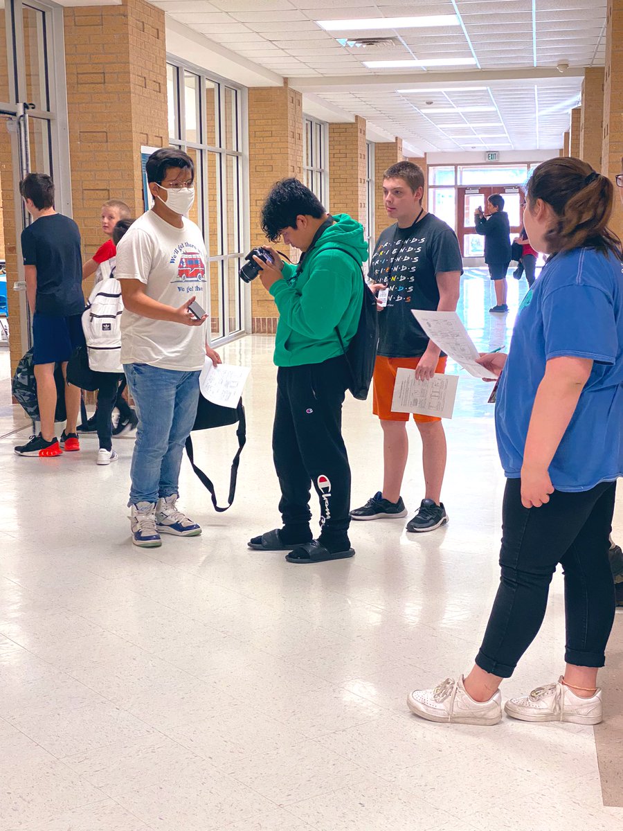 mrs_brown_cte's tweet photo. Our first photo walk 😊 in PRIN AAVTC. We focused on photo composition to include examples of balance, contrast, the rule of thirds, and framing. #AzleISD @SantoJForteJH @azleisd https://t.co/3gRFb3juYa
