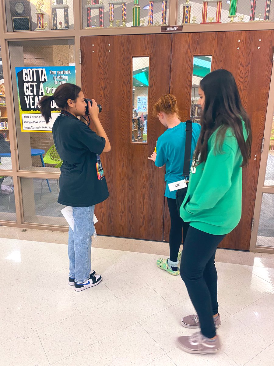 mrs_brown_cte's tweet photo. Our first photo walk 😊 in PRIN AAVTC. We focused on photo composition to include examples of balance, contrast, the rule of thirds, and framing. #AzleISD @SantoJForteJH @azleisd https://t.co/3gRFb3juYa
