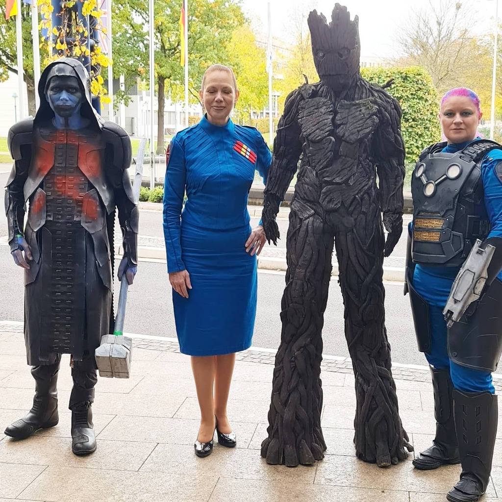 SeanHarry's tweet photo. Groot, Ronan The Accuser, Nova Prime and a member of The Nova Corps seem hanging our at @fedconevents
#fedcon #fedconcosplay #cosplay #cosplayer #guardiansofthegalaxy #guardiansofthegalaxycosplay #groot #grootcosplay #Marvel #marvelcosplay #marvelcomics #ronantheaccuser #no… https://t.co/GYti5p8VEB