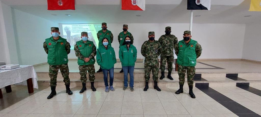Ejercito_Div5's tweet photo. En el marco de la proyección de la #BurbujaAmbientalBr13 cómo estrategia para la conservación del medio ambiente;tropas del #Biter13 y la #Brigada13,participaron en la capacitación que brindó @JBotanicoBogota en temas de propagación tradicional de material vegetal de alta montaña https://t.co/WB7ZBtHrDT