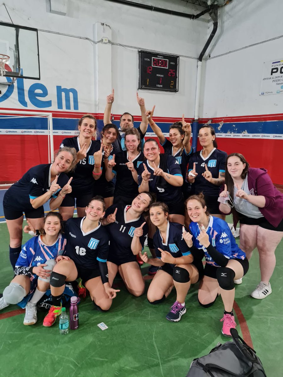 5°Div <a href="/metrovoley/">FMV</a> 

A SEMIIIII FINALLL....
Las Mayores Damas A ganaron 3-1 a Sholem B y se clasificaron para la semi final por el primer ascenso
Las dirigidas por <a href="/fernandocasalok/">fernando casal</a> cierran la etapa de clasificación el Viernes 29/10 de local vs CROV

Felicitaciones Académicas🎓🏐💙
