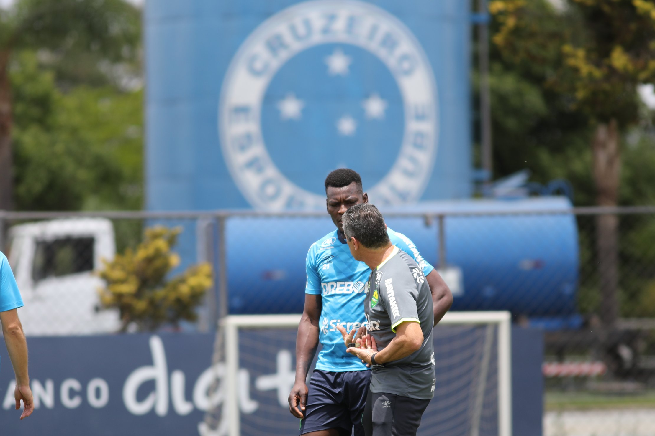 Jorginho acerta os últimos detalhes para este duelo diante do Galo. Foto:  AssCom Dourado