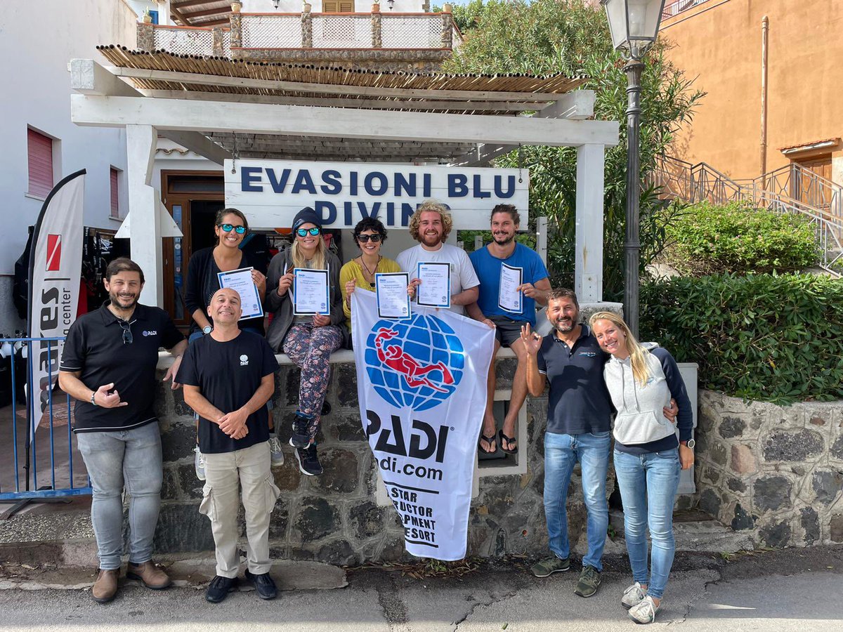 FabioFigurella's tweet image. Congratulations to the new #padiinstructors who have successfully completed the PADI IE in Ustica.  An amazing professional career around the world opens up for you.  #gogogo #padipeople @PADI