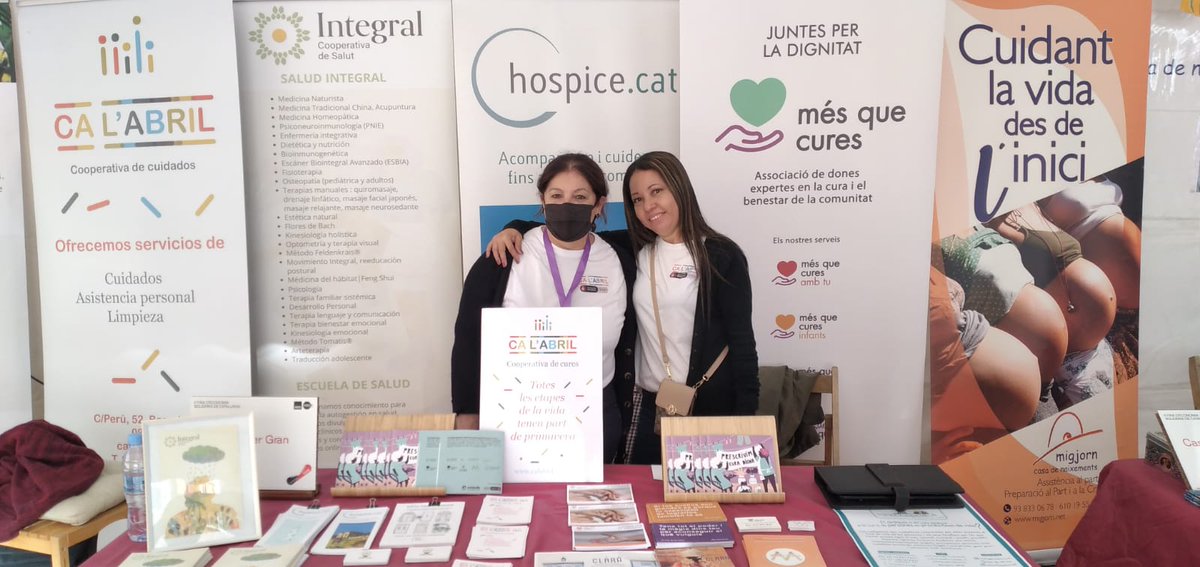 CalAbril1's tweet photo. Compartimos con ustedes esta foto de nuestras socias Tere y Wendy en la feria de economía social de Catalunya #FESC2021 https://t.co/5gqOsPYt6r