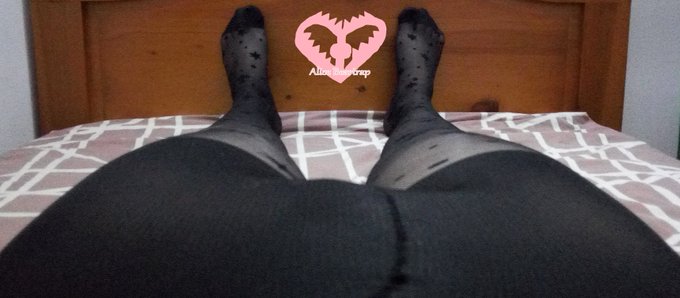 2 pic. Hummm, the weather is pretty hot today, I better get my clitty a bit of air ; p #Femboy #Feet