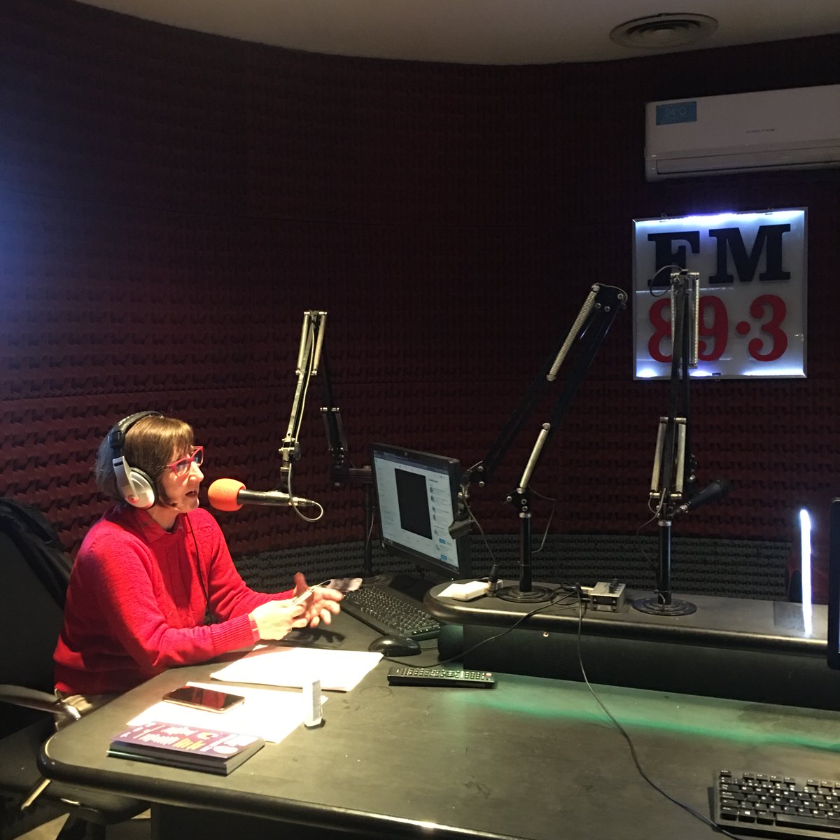 enqnosparecemos's tweet photo. 📣 #AIREEEE
Ya comenzamos una nueva edición de #EnQueNosParecemos con la conducción de @vivianelem por @RadioGrafica893
Comunicate con nosotras al 📞11 5012 3589
Escuchanos por acá 👇
📻FM 89.3
💻 https://t.co/7adHowF8f4 https://t.co/lvAoGtLzXU
