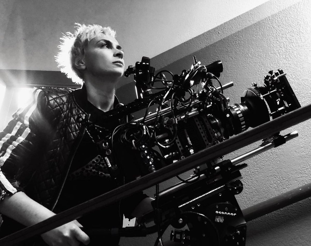 priyankachopra's tweet image. I’m so shook. I cannot imagine what everyone involved in this tragedy is feeling. There are no words. No one should die on a film set. Period. My heart goes out to Halyna Hutchins family and everyone who knew her. 💔