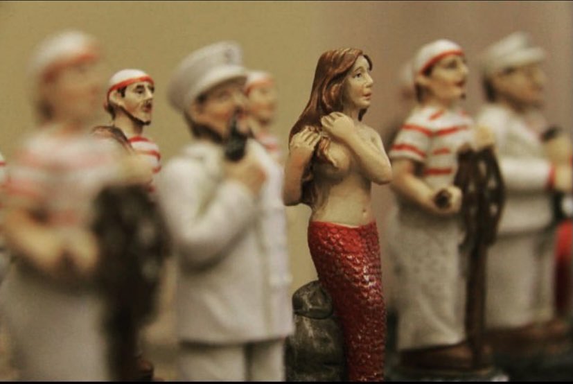 İnsan, gelip geçici hevesleri olan, tutarsız bir varlıktır ve tıpkı satranç oyuncuları gibi hedefe ulaşmayı değil de hedefe giden yolları daha çok sever. - Dostoyevski