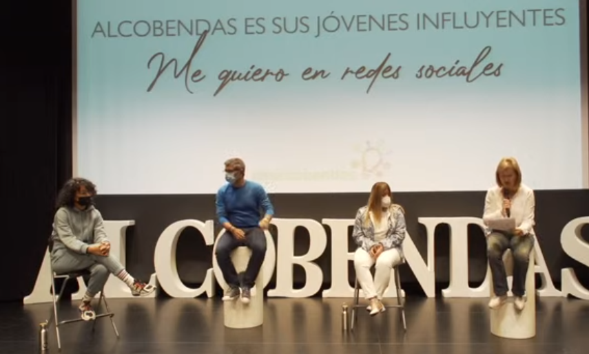 FCD_Alcobendas's tweet photo. 🔴Arranca #MeQuieroEnRRSS junto a @ba_ofelia @inmafranco_ @R_sanchezacera y Halima Brini. 
Un espacio para compartir experiencias sobre el uso y potencial de redes sociales por la Semana de la Juventud en #Alcobendas 
Puedes seguir también el evento online
https://t.co/EpNut4Ibvc https://t.co/437GgW7VV3