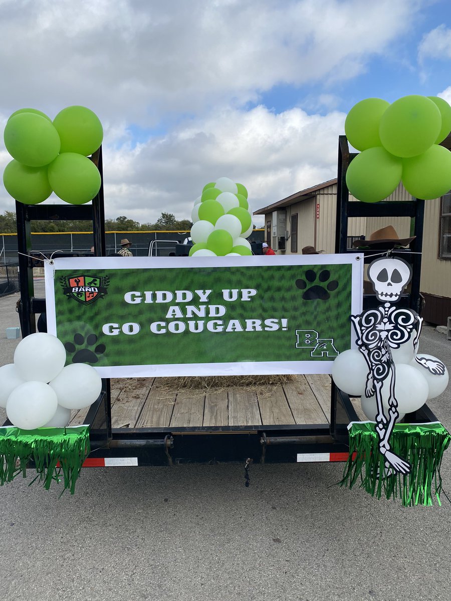 PathtoPinkston's tweet photo. Giddy Up and Go Cougars @ Bryan Adams Homecoming Parade! @dallasschools @MRamirezDISD @LisaAnnVega1 https://t.co/funR3CrdBQ