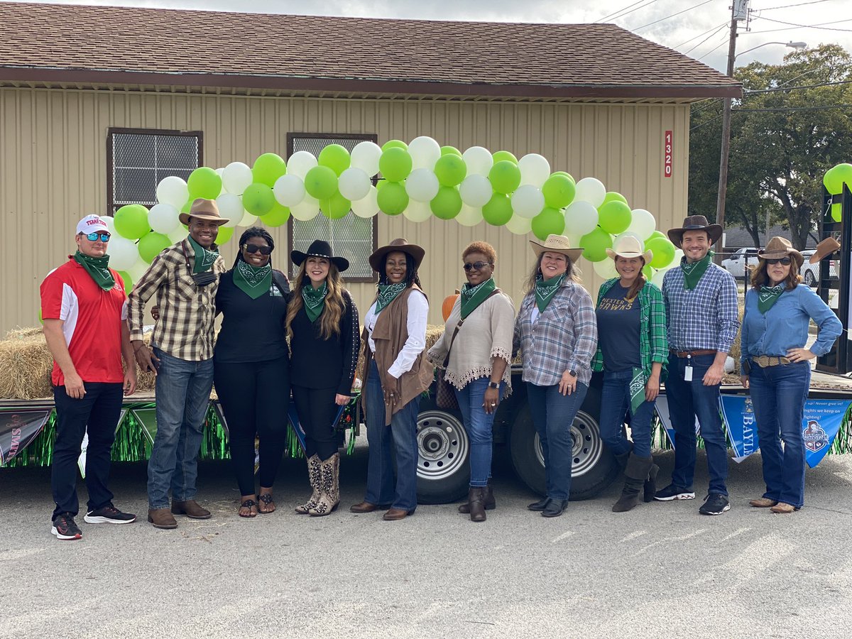 PathtoPinkston's tweet photo. Giddy Up and Go Cougars @ Bryan Adams Homecoming Parade! @dallasschools @MRamirezDISD @LisaAnnVega1 https://t.co/funR3CrdBQ