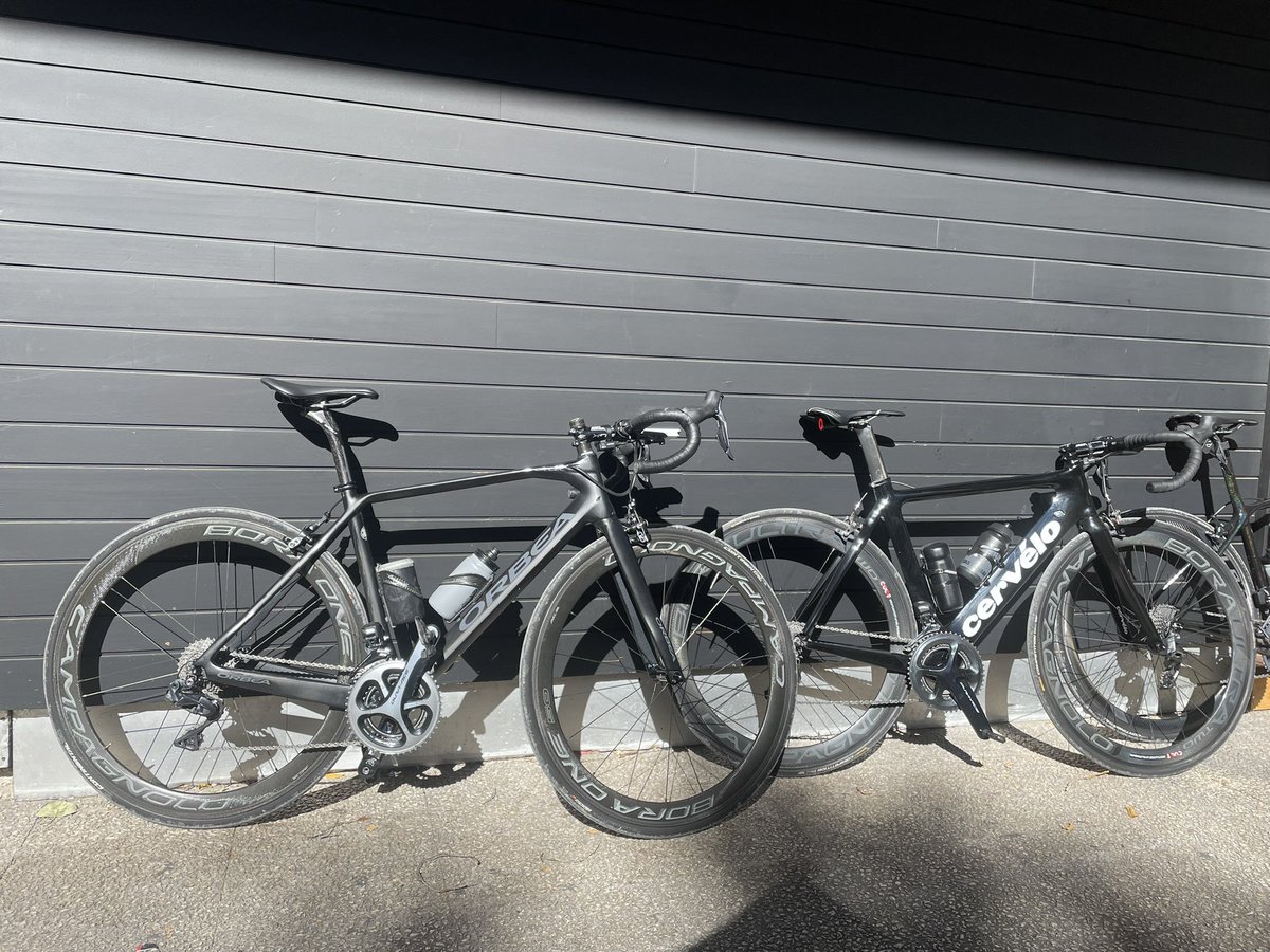 DANDYVITORIA's tweet photo. #offroadday #campagnolo #boraultra
#ciclismo #BlackWidow #blackandwhite #SaturdaySocial https://t.co/mJBbu3PfWd
