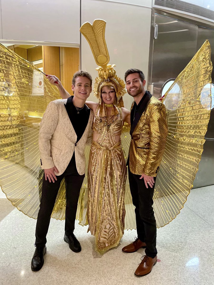 TTrox12's tweet image. #artini2021 #goldtini