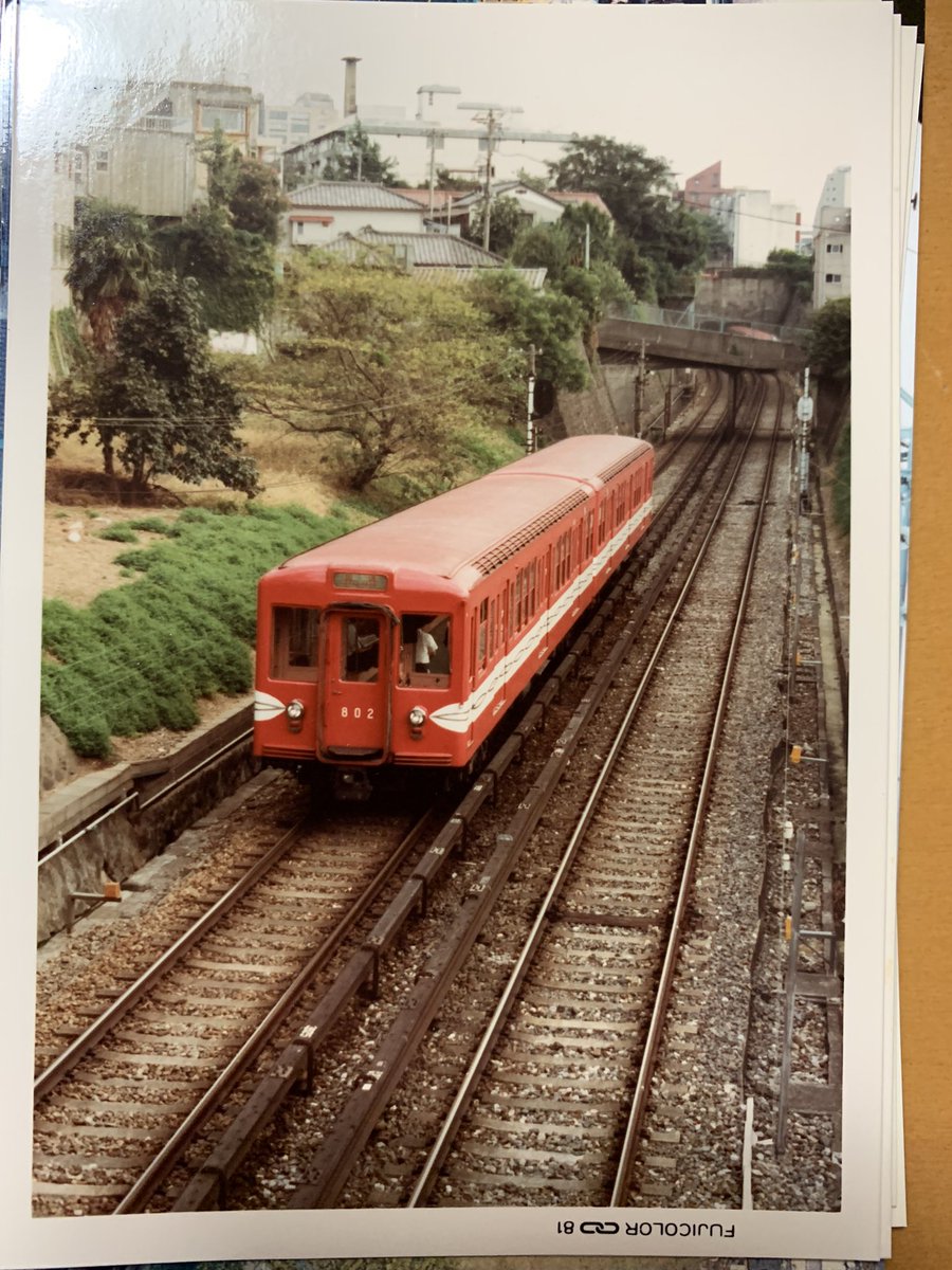 営団500形のラストナンバーである802号車とその後ろは801号車の回送 