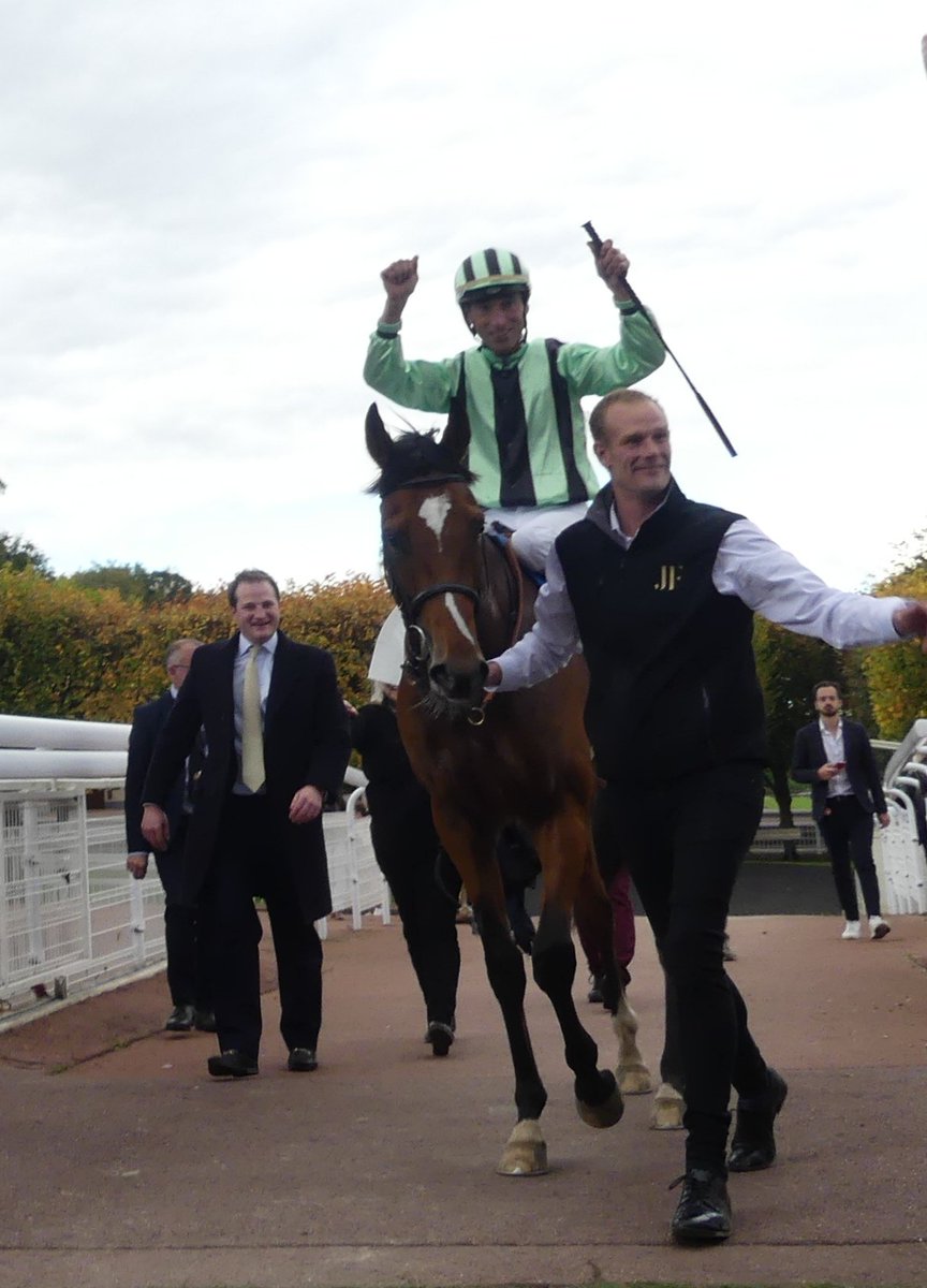 seenthestars's tweet photo. Heroes of the hour: #ElBodegon wins the G1 Critérium de Saint-Cloud for NAS Syndicate @jamesferguson89 and Ioritz Mendizabal. First of many Group 1 winners for his young trainer. https://t.co/XnFECMhgTK