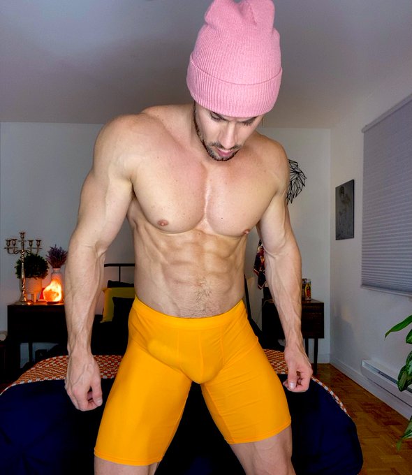 3 pic. Saturday #MOOD 
@jj_malibu ? https://t.co/UYm3XhzIat