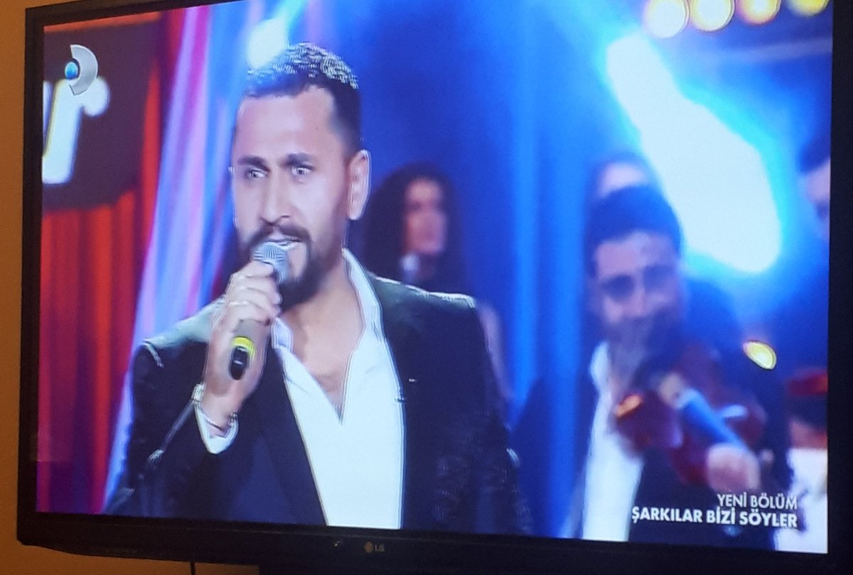 <a href="/KanalD/">Kanal D</a> <a href="/sibelcan/"></a> <a href="/hakanaltunmusic/">Hakan Altun</a> <a href="/HsnSnlndrc/">Hüsnü Şenlendirici</a> <a href="/RubatoOfficial/">Rubato</a> <a href="/MelekMosso/">Melek Mosso</a> <a href="/bilalsonses/">Bilal Sonses</a> <a href="/sarkilarbzisylr/">sarkilarbizisoyler</a> <a href="/pollproduction/">Poll Production</a> O muhteşem ses ve muhteşem performansı izliyoruz
<a href="/ozguralter/">Özgür Alter</a>