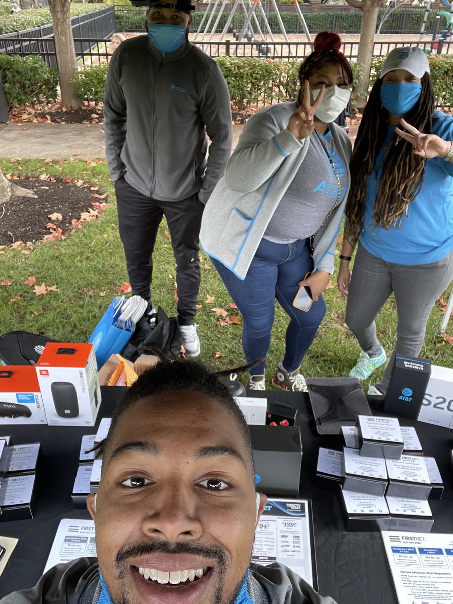 HarborBeast/Columbia connection #OperationWinOutside in full effect #BagChasers💼💰💸 #FallFest 
⁦<a href="/404girl/">Betsy Francis</a>⁩ ⁦<a href="/jillmill321/">Jillian Miller</a>⁩ ⁦<a href="/MissesJones704/">Jasmine Jones</a>⁩ ⁦@att_tracie⁩