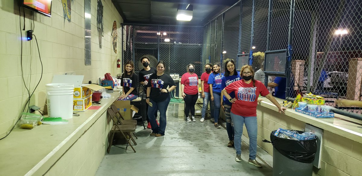 EHSBobcatHOSA's tweet photo. Meanwhile, Mrs Rios and our members working hard with the fan food. https://t.co/0lIH7x8Dfw