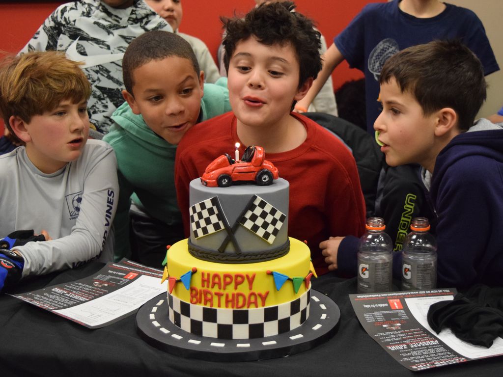 Autobahn_Speed's tweet photo. Birthdays, bachelor(ette) parties, family reunions, you name it! No social event is more fun than an event with us! Book on our website today! #socialouting #birthdays #fun #family #group #race #Autobahnspeed #autobahnaxe https://t.co/X3IbDwVFHH