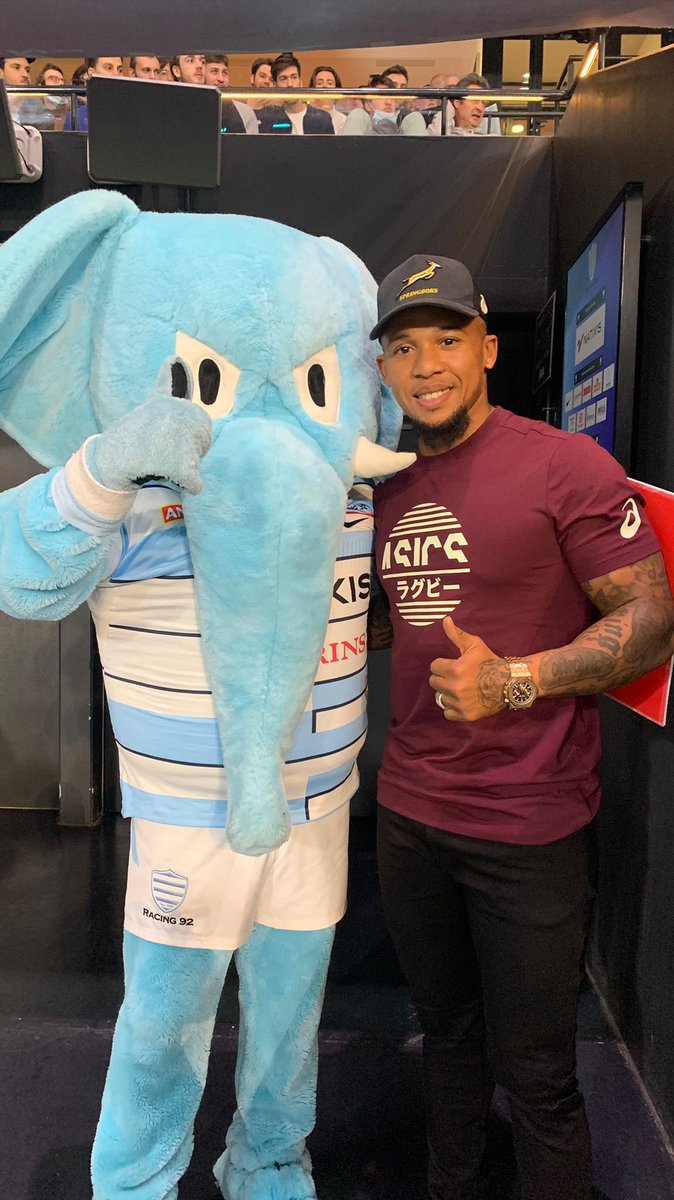 Photo de famille 😍 Merci <a href="/Elton_Jantjies1/">Elton Jantjies</a> ! <a href="/ParisLaDefArena/">Paris La Défense Arena</a> 

#RacingFamily