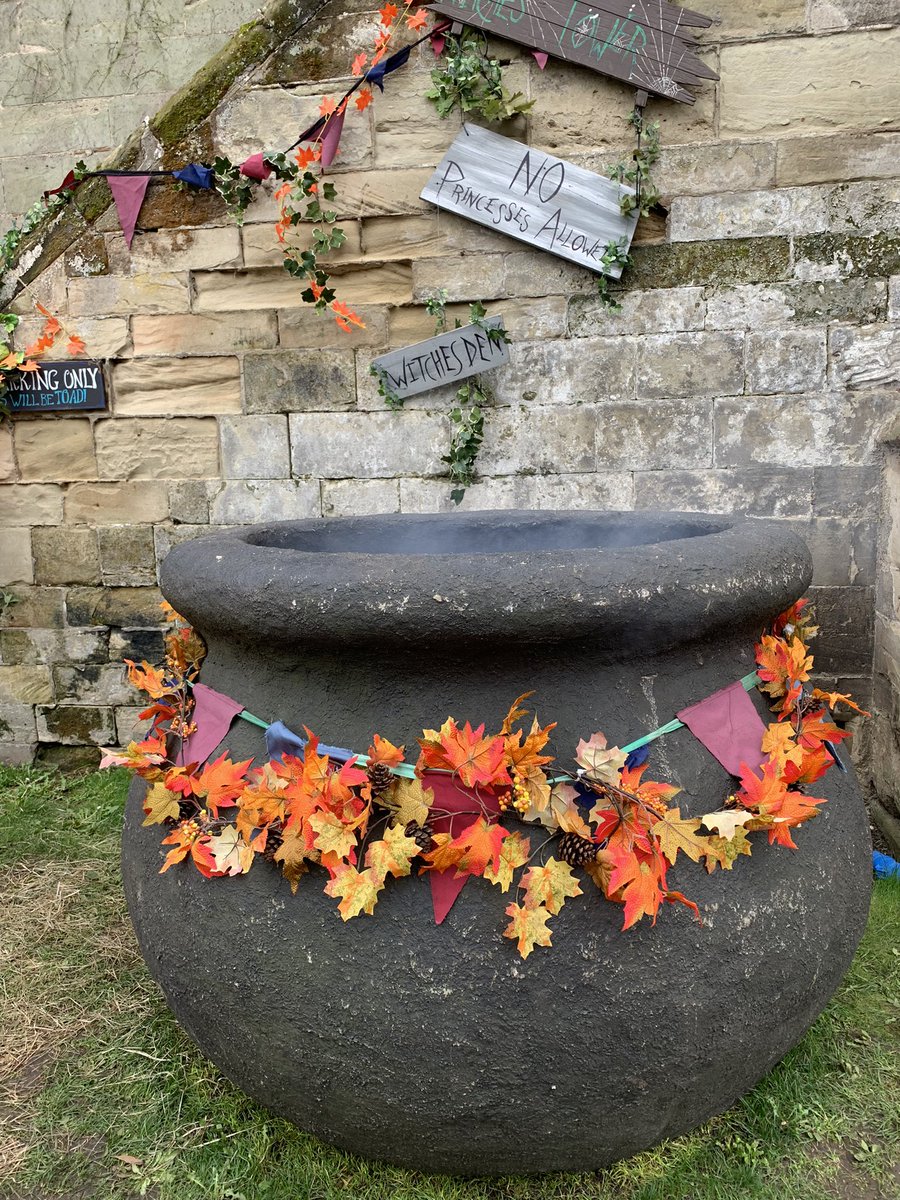 Vickyprice2018's tweet photo. Spooky, Halloween, Memory Making @WarwickCastle today. #TheHauntedCastle made us laugh and scream! https://t.co/Jpc2unV2Bp