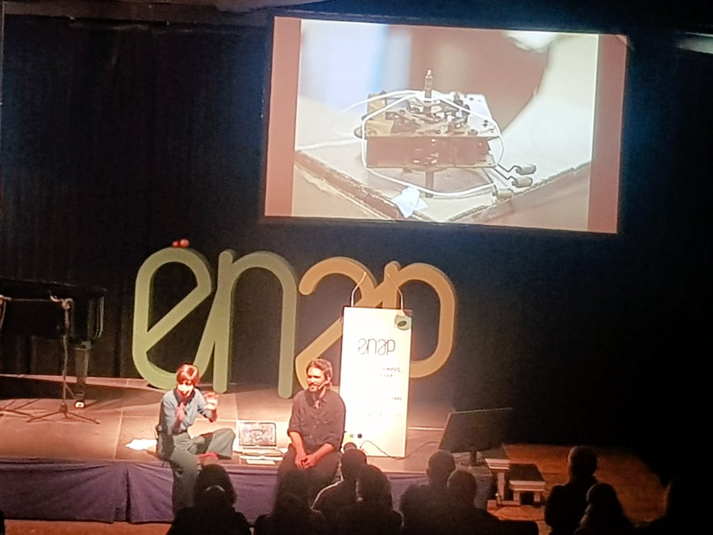 Qué olvidar primero. Ensayos y errores. #AnaFernando y #CamiloMutis hacen una conversación sobre lo aprendido y lo olvidado, sobre lo que hemos hecho y deshecho con ello. Una acción para imaginar un lugar entre el #arte y la #educación entre ensayos y errores #ENAP21