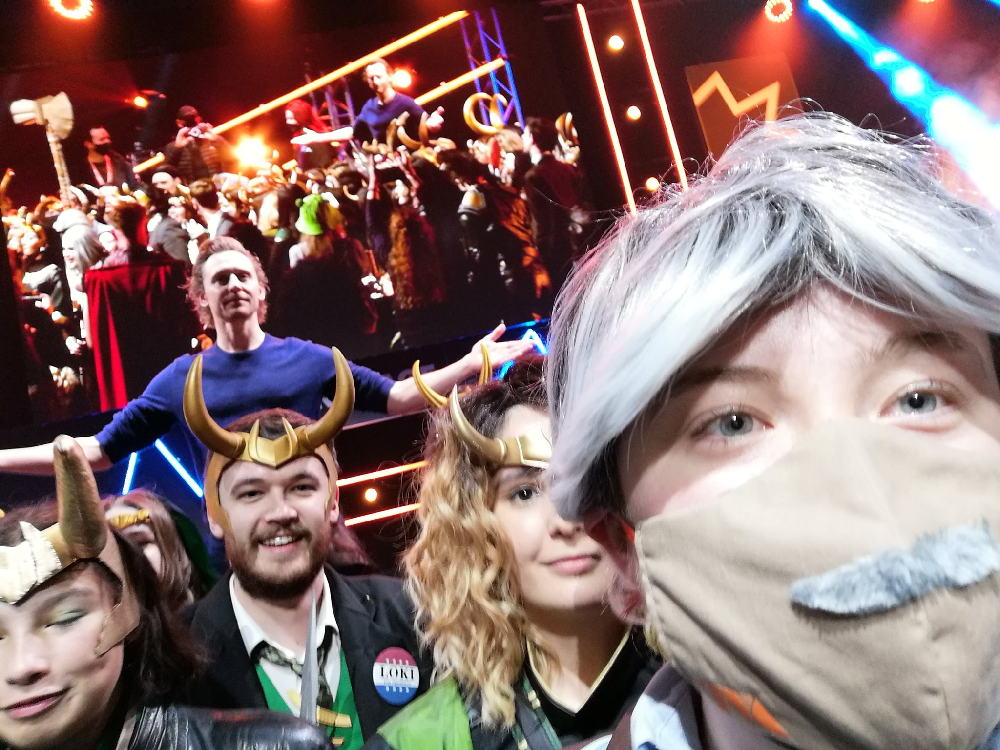 FCZdzMwX0AkyGI6?format=jpg&name=large