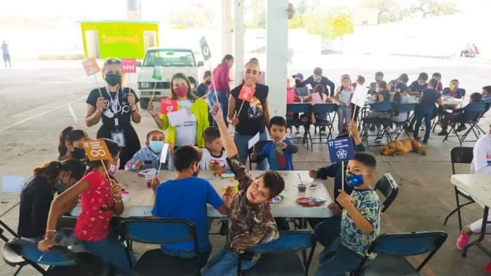 VvsT4's tweet photo. En la comunidad de Salto de lo Salado con 100 niños y niñas jugando y aprendiendo sobre los ODS @TheWorldsLesson @SDGaction @GirlupAgs @MYWorldMexico @TheGlobalGoals #exploradoresdelosODS https://t.co/964p4ENblm