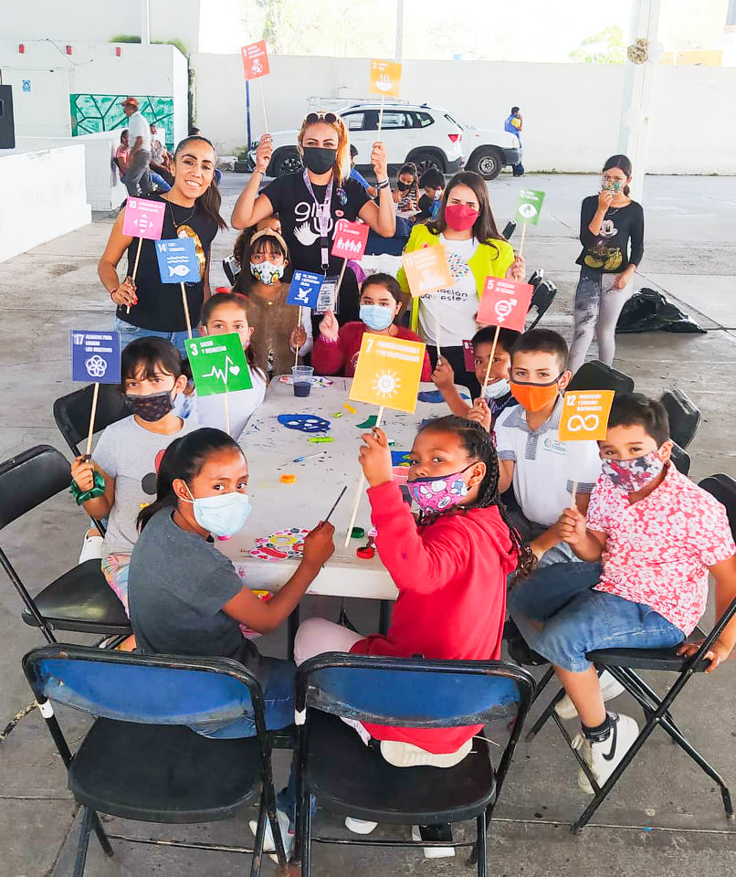 VvsT4's tweet photo. En la comunidad de Salto de lo Salado con 100 niños y niñas jugando y aprendiendo sobre los ODS @TheWorldsLesson @SDGaction @GirlupAgs @MYWorldMexico @TheGlobalGoals #exploradoresdelosODS https://t.co/964p4ENblm