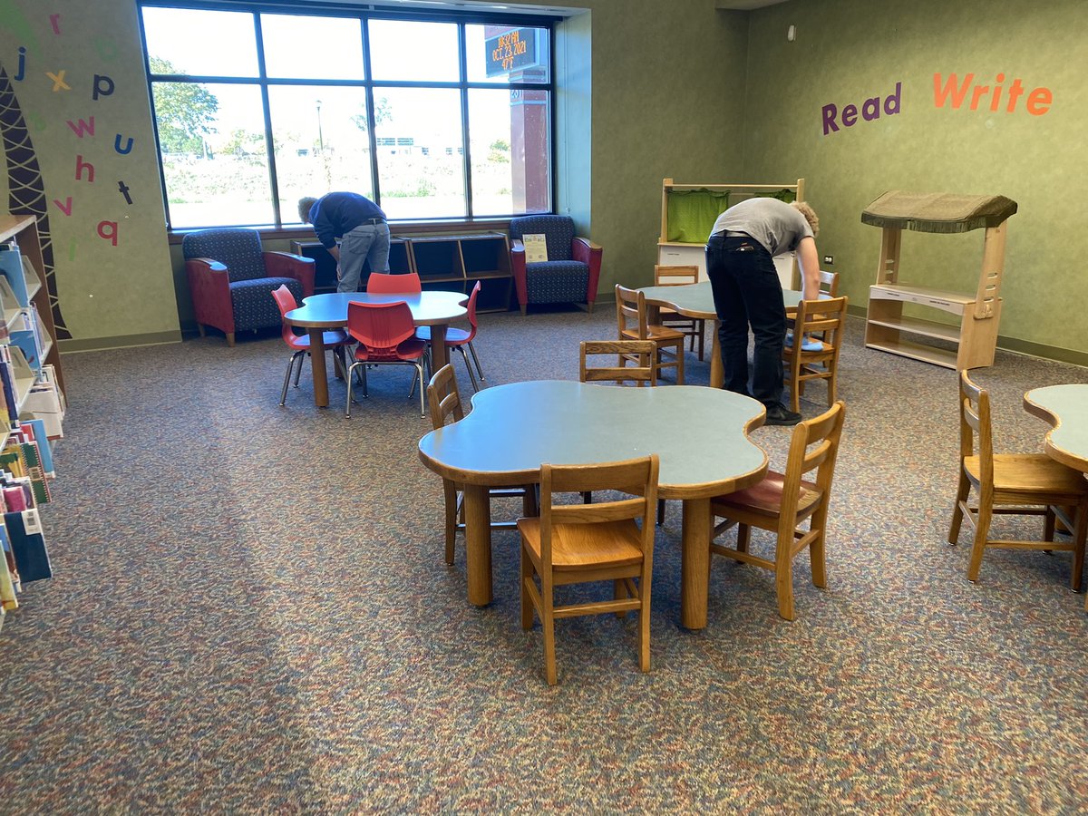 West Leyden’s Service Club participated in Make a Difference Day by helping out at the @NorthlakePL! Students packed halloween goodie bags and cleaned the children’s section! Great way to help our community! #leydenpride