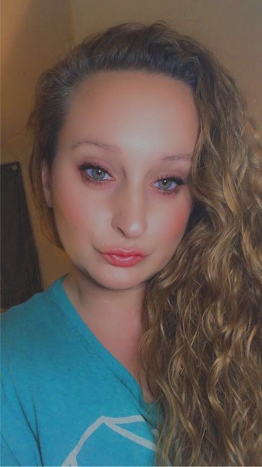 i'm going shopping and anyone who contributes gets to see my titties ;)$alicexdaniels https://t.co/l<a href="/tag/newprofilepic"class="tags"><span>#newprofilepic</span></a>
