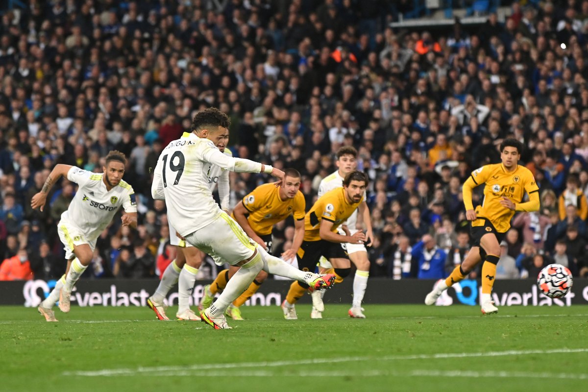 brucerollinson's tweet photo. Rodrigo.......equaliser from the spot
@lufc @Wolves @YPSport @YEPSportsdesk @GrahamSmyth @LeeSobotYEP #leedswolves https://t.co/Iy8JSYe8wq