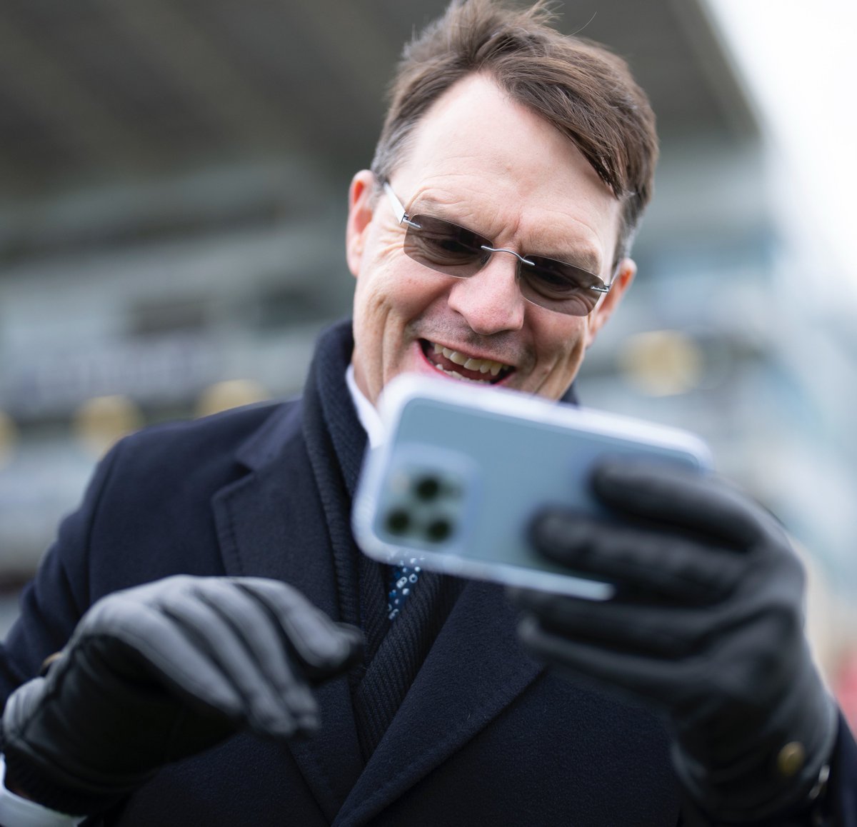 HRIRacing's tweet photo. If the O'Brien's did family Facetime calls

#CoxPlate101 for @JosephOBrien2 
Vertem Futurity Trophy number ten for Aidan O'Brien @Ballydoyle https://t.co/NG015qvXtm