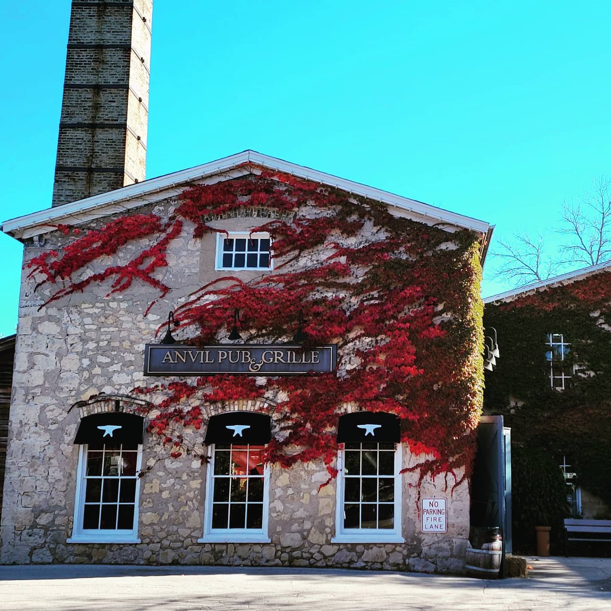 WiscoMary's tweet photo. A beautiful day in #Cedarburg for the #scarybloodymarywalk #halloween #bloodymarytime #halloweencostume #wisconsinweekend #bloodies #pubcrawl #beerchaser #travelwisconsin #wisconsinfoodies #bloodymarysaturday  #saturdayvibes #fallcolors #bloodymary https://t.co/7uH2jIsVOX