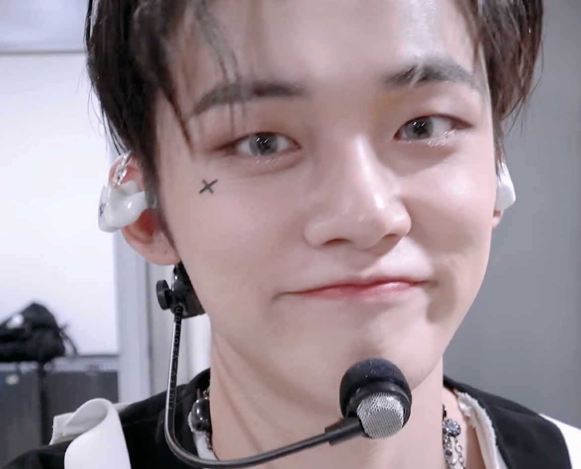 catboy_yeonjun's tweet photo. 🐱🙂 #연준 #YEONJUN @TXT_members https://t.co/kkJuLeUc3U