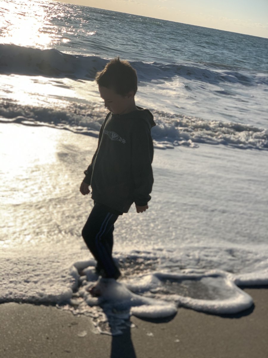 goodnesschick's tweet photo. Talking seasonal affective disorder - what it looks like &amp; ways to strengthen our #mentalhealth during the next few months. 
https://t.co/lRiLW7qTzK https://t.co/FHjWuWH617