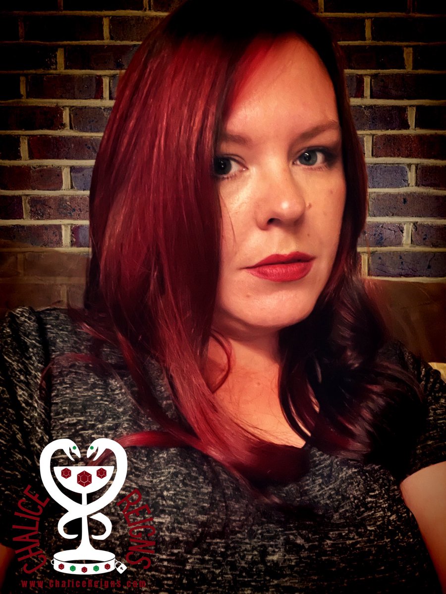 ChaliceReigns's tweet photo. New hair; don’t care… about you.  🩸💋

FinDom • FemDom • Canadian Domme https://t.co/KcLRg1ITpF