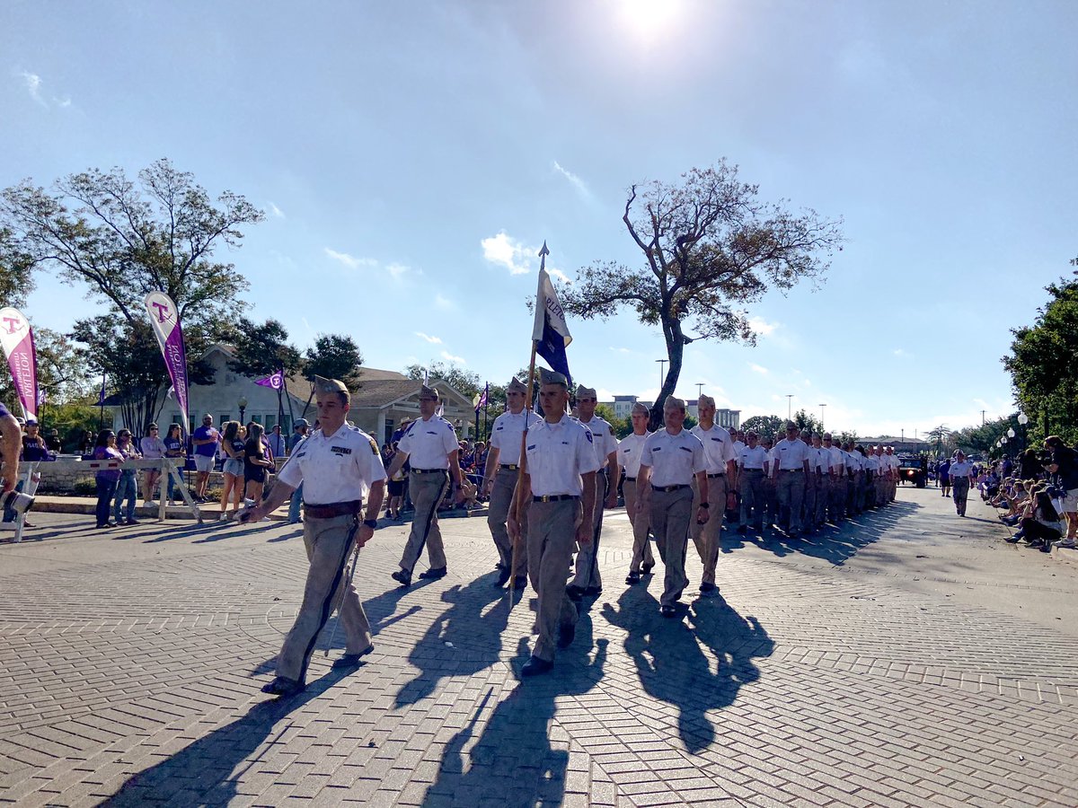 TarletonState's tweet photo. Kicking off festivities with the traditional Homecoming Parade! https://t.co/OM8MPa64Yj