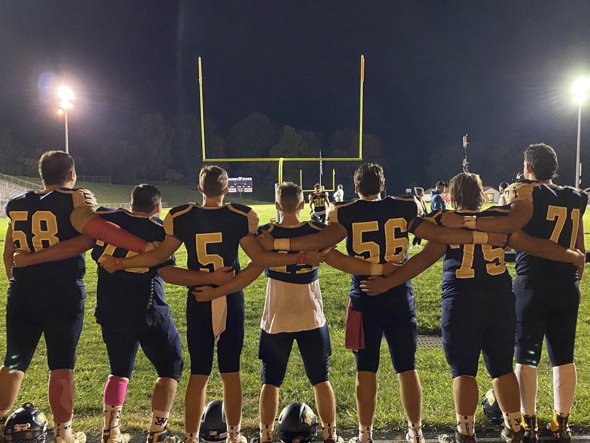 coachyurish's tweet photo. Big boys and their boys! Love this! #Family https://t.co/xt9s6xPH4z