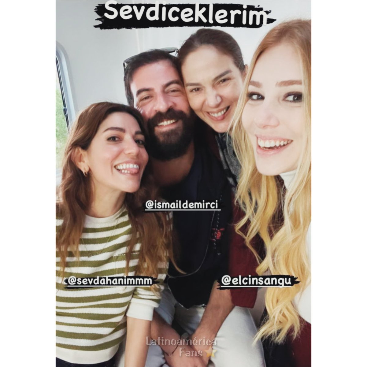senmisinilacim_'s tweet photo. 🆕 Foto compartida por la actriz  Melike Güner junto a #ElçinSangu 💛  #CerenMoray y #İsmailDemirci en el set de #YalancılarveMumları 🤩 https://t.co/GpRs3GH3au