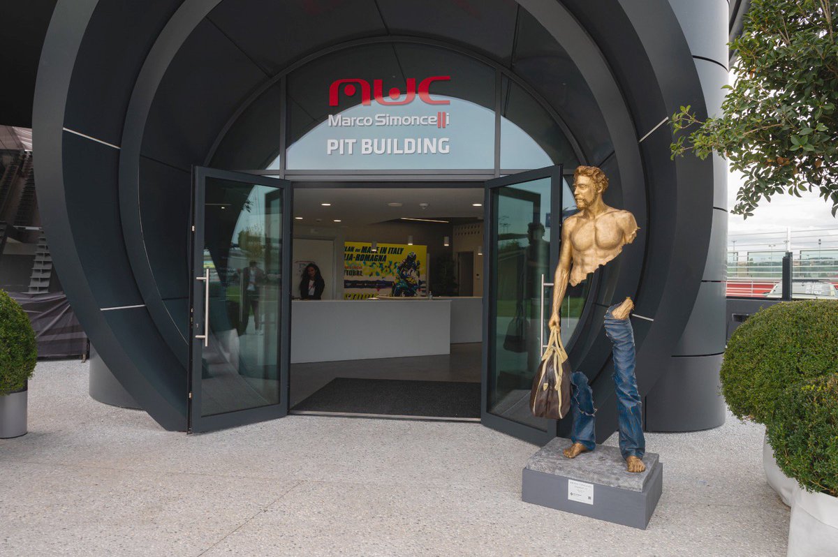 circuitomisano's tweet photo. E' tutto pronto per una giornata indimenticabile. Oggi l'emozionante ricordo del Sic, domani il tributo a Valentino Rossi.
La news completa รจ online
๐ https://t.co/KCvKRNTRsC
#emiliaromagnagp #madeinitalygp #rideoncolors https://t.co/TOTMpgvhKW