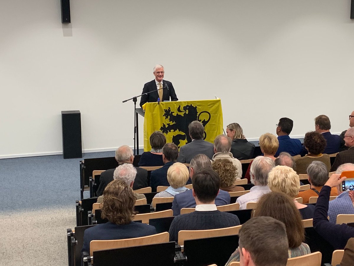 Veel enthousiast volk op mijn verjaardagsfeest en dat van @de_nva in <a href="/8500Kortrijk/">Stad Kortrijk</a> Mijn toespraak over de ‘derde weg’ voor de EU duidelijk gesmaakt 💛🖤