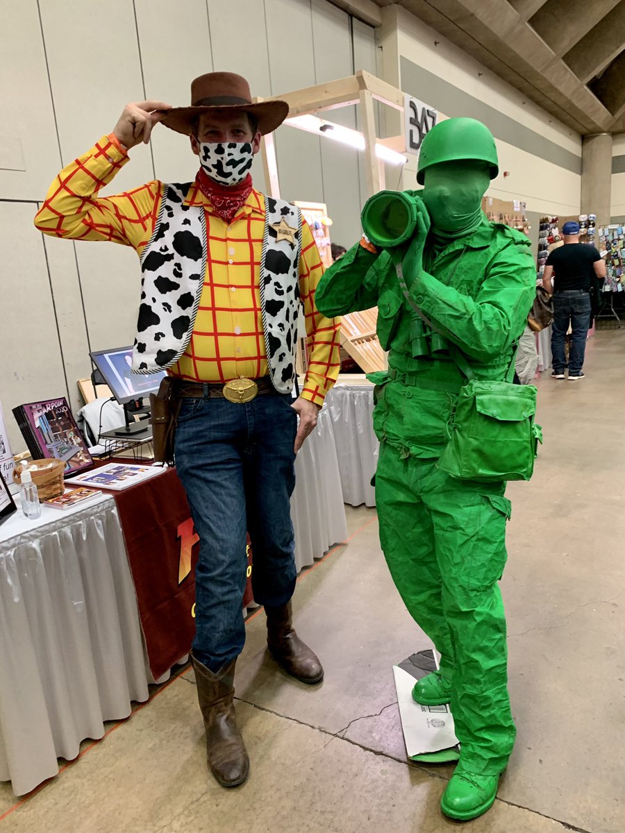 FarpointCon's tweet photo. Howdy partners! #sheriffwoody and #greenarmyman stopped by to visit #TeamFarpoint @baltimorecomics booth A7! #farpointconvention #farpointcon2022 #cosplayyourway #supportyourlocalcons #stridercosplay @Disney @Pixar @toystory @ToyStory_Shots https://t.co/dxth3VLDrr