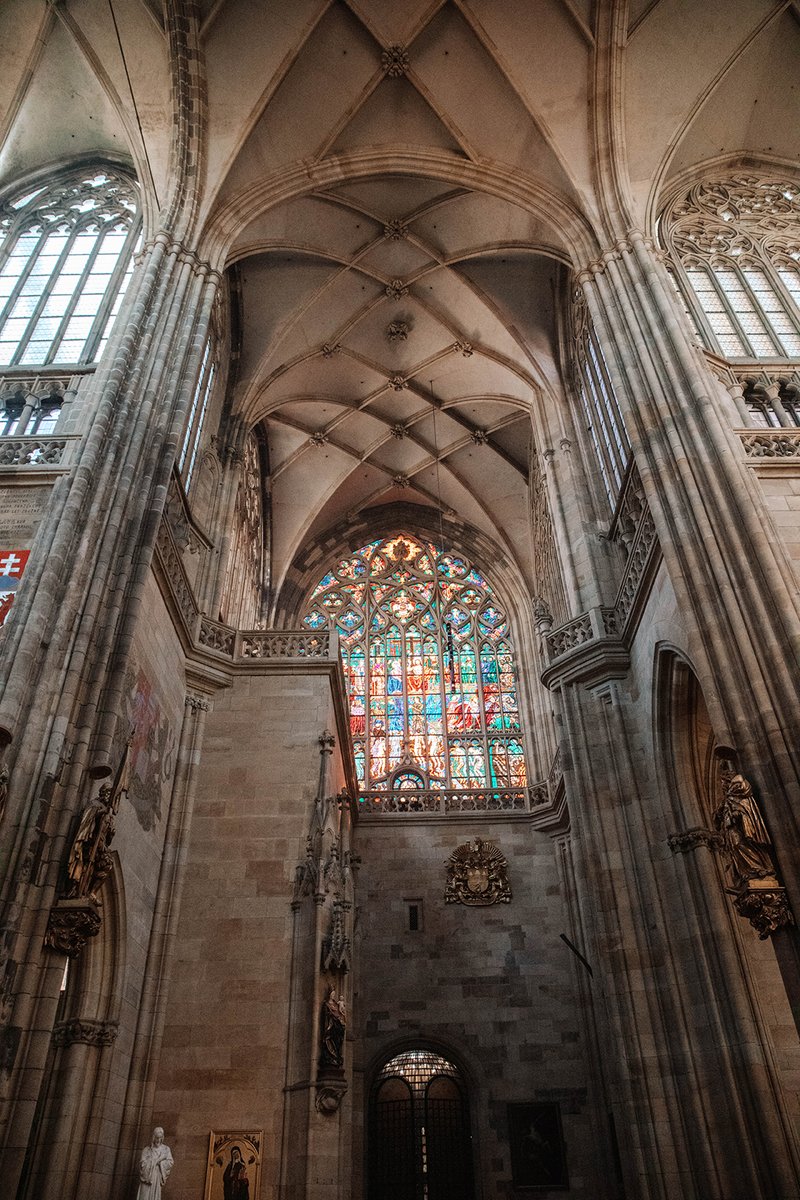 photopraline's tweet photo. Veitsdom in Prag https://t.co/AOtAYDV300