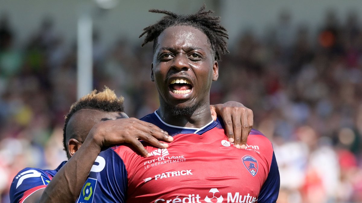 #Ligue1 🇫🇷 - Mohamed Bayo 🇬🇳 égale Kylian Mbappé 🇫🇷 ! 😀

👉 Buteur lors de la défaite de Clermont face au FC Nantes (2-1), l'avant-centre guinéen 🇬🇳 a désormais inscrit 20 buts en championnat (Ligue 1 + Ligue 2) sur l'année 2021... en France, seul Mbappé 🇫🇷 fait aussi bien 💪