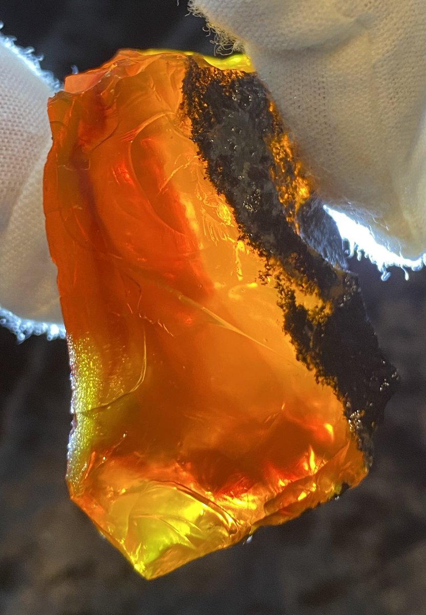 OutlawRocksGems's tweet photo. 79 gram Oregon fire opal rough mined by Outlaw Rocks. This opal is all natural. $79 with $9.20 US or $18 worldwide shipping. https://t.co/DcREI9yK97 https://t.co/oyA4dlQzO8