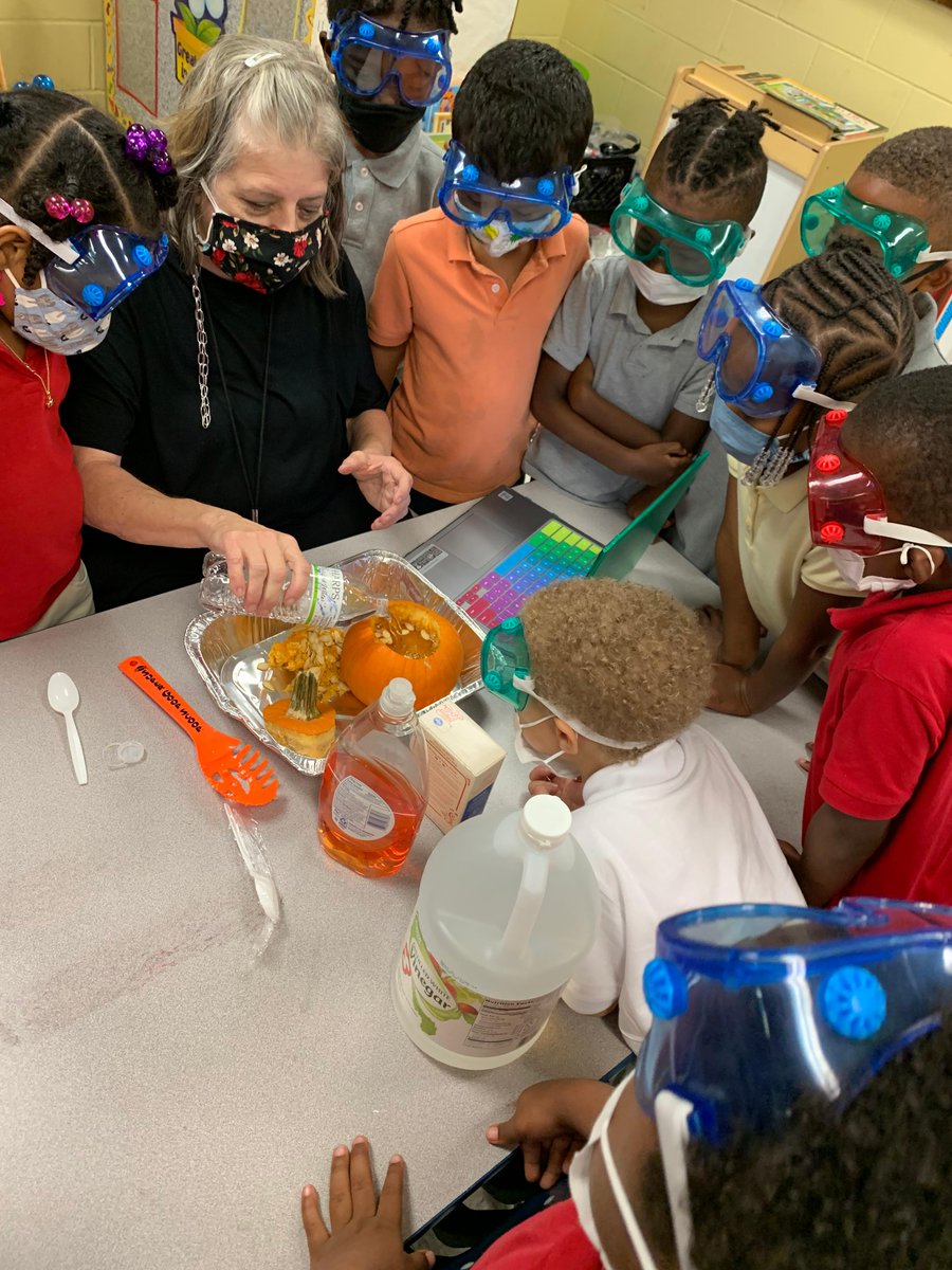 pcssdschools's tweet photo. Just in time for Halloween, Ms. Green and her kindergarten class at COLLEGE STATION ELEMENTARY studied the science behind baking soda and vinegar reactions by creating a pumpkin volcano. Now that's how you make science fun! #pcssdproud #equityandexcellence https://t.co/DGius3SXFT